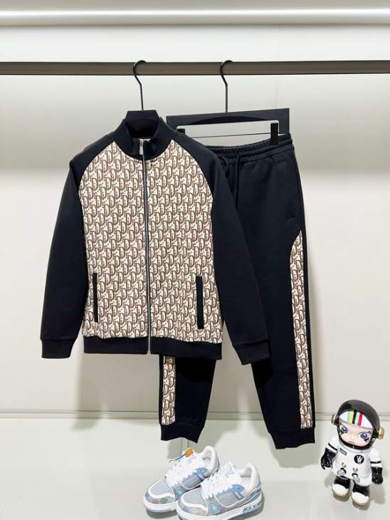Picture of Dior Sweater Suits _SKUDiorS-2XL24cr20038927
